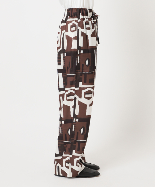 OUTDOOR PRODUCTS(アウトドアプロダクツ)の「RAGモチーフリラックスパンツ(スラックス・レディース・ブラウン・38/36)」の18枚目の写真