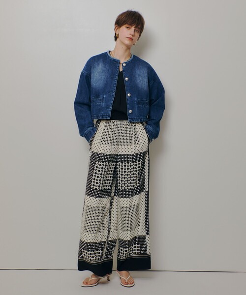 allureville（アルアバイル）の「デニムノーカラージャケット（ノーカラージャケット・レディース・インディゴブルー・2/1）」の6枚目の写真