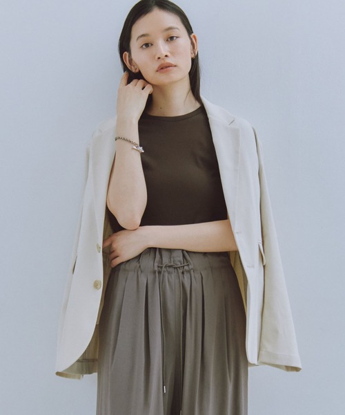 Obis&(オビスアンド)の「ピタッとしすぎない大人の究極とろみミニTシャツ(Tシャツ/カットソー・レディース・ブラウン/チャコール/アイボリー・FREE)」の18枚目の写真