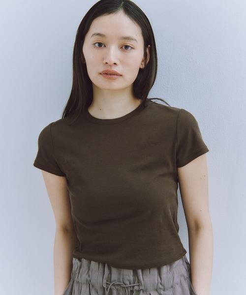Obis&(オビスアンド)の「ピタッとしすぎない大人の究極とろみミニTシャツ(Tシャツ/カットソー・レディース・ブラウン/チャコール/アイボリー・FREE)」の13枚目の写真