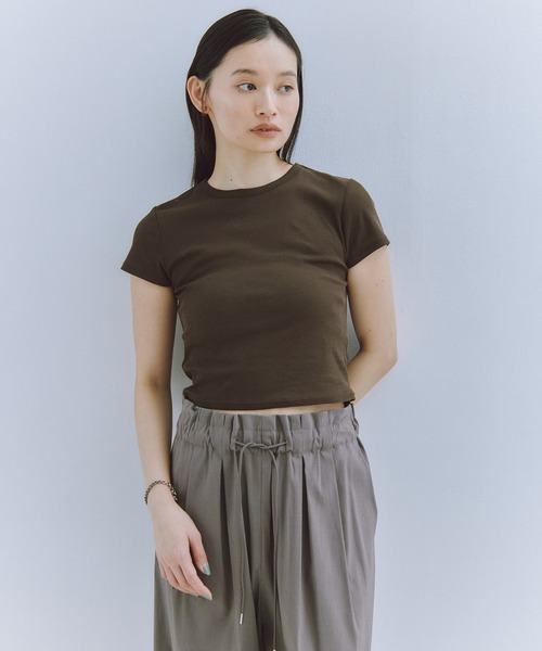 Obis&(オビスアンド)の「ピタッとしすぎない大人の究極とろみミニTシャツ(Tシャツ/カットソー・レディース・ブラウン/チャコール/アイボリー・FREE)」の14枚目の写真