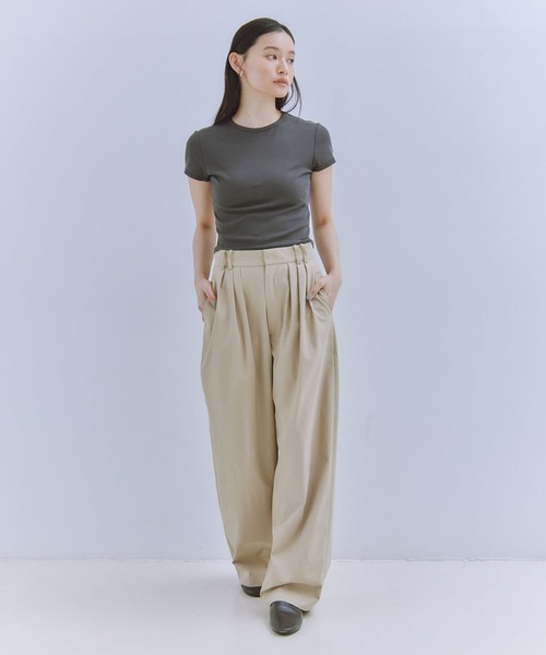 Obis&(オビスアンド)の「ピタッとしすぎない大人の究極とろみミニTシャツ(Tシャツ/カットソー・レディース・ブラウン/チャコール/アイボリー・FREE)」の4枚目の写真