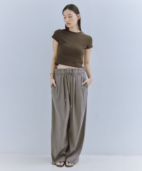Obis&(オビスアンド)の「ピタッとしすぎない大人の究極とろみミニTシャツ(Tシャツ/カットソー・レディース・ブラウン/チャコール/アイボリー・FREE)」の21枚目の写真