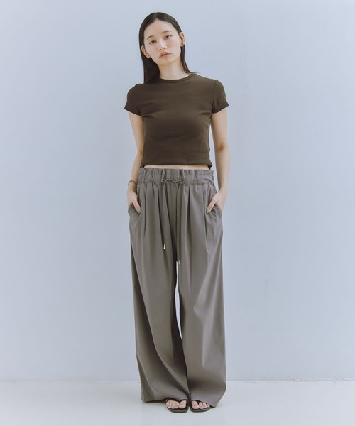 Obis&(オビスアンド)の「ピタッとしすぎない大人の究極とろみミニTシャツ(Tシャツ/カットソー・レディース・ブラウン/チャコール/アイボリー・FREE)」の22枚目の写真