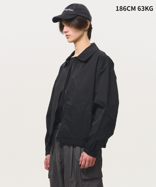 BLACK MOMENT（ブラックモーメント）の「シグネチャーナイロンオーバーサイズブルゾン2WAY[ブラック]（ナイロンジャケット・メンズ・ブラック・SMALL/MEDIUM/LARGE）」の4枚目の写真