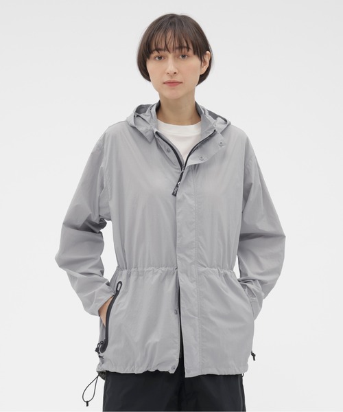 MARGARET HOWELL(マーガレットハウエル)の「RECYCLED NYLON LIGHTWEIGHT POP(ナイロンジャケット・レディース・グレー/ブラック・1/2)」の2枚目の写真