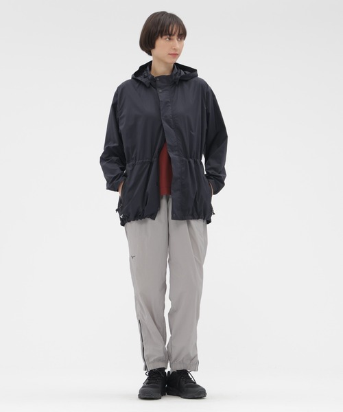 MARGARET HOWELL(マーガレットハウエル)の「RECYCLED NYLON LIGHTWEIGHT POP(ナイロンジャケット・レディース・グレー/ブラック・1/2)」の3枚目の写真