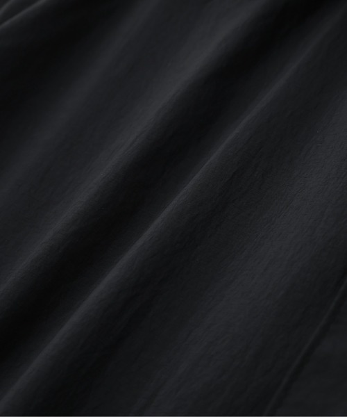 MARGARET HOWELL(マーガレットハウエル)の「RECYCLED NYLON LIGHTWEIGHT POP(ナイロンジャケット・レディース・グレー/ブラック・1/2)」の10枚目の写真