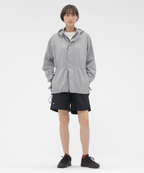 MARGARET HOWELL(マーガレットハウエル)の「RECYCLED NYLON LIGHTWEIGHT POP(ナイロンジャケット・レディース・グレー/ブラック・1/2)」の11枚目の写真