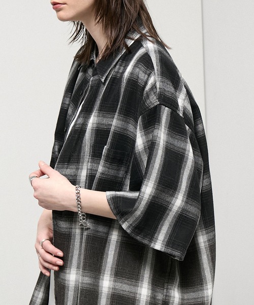 Alfred Alex(アルフレッドアレックス)の「【Alfred Alex】Gradient Ombre Check Shirt /グラデーション オーバーサイズ オンブレチェックシャツ(シャツ/ブラウス・メンズ・ネイビー/ブルーグリーン/ブラック/ブラウン・M/S/L)」の6枚目の写真