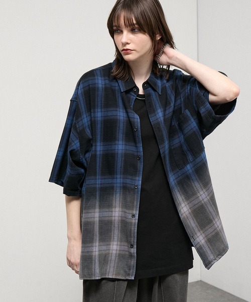 Alfred Alex(アルフレッドアレックス)の「【Alfred Alex】Gradient Ombre Check Shirt /グラデーション オーバーサイズ オンブレチェックシャツ(シャツ/ブラウス・メンズ・ネイビー/ブルーグリーン/ブラック/ブラウン・M/S/L)」の15枚目の写真