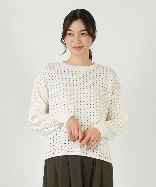MELROSE claire(メルローズ クレール)の「【微光沢のリリヤーンケーブル透かし柄ニット】(ニット/セーター・レディース・ブルー/ホワイト/ブラウン・FREE)」の2枚目の写真