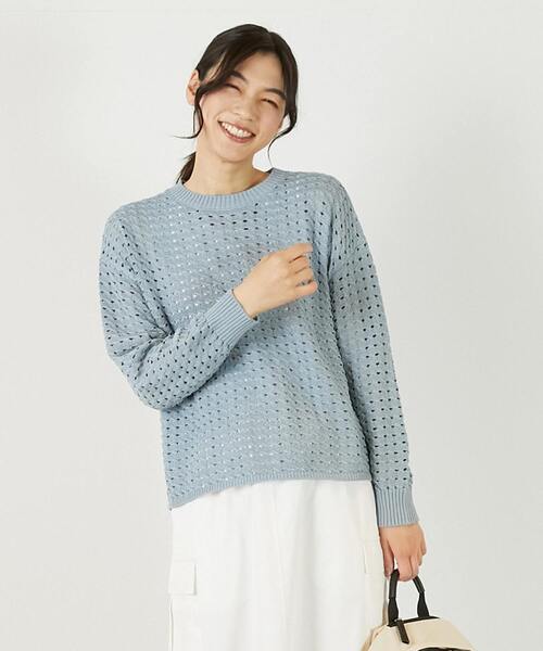 MELROSE claire(メルローズ クレール)の「【微光沢のリリヤーンケーブル透かし柄ニット】(ニット/セーター・レディース・ブルー/ホワイト/ブラウン・FREE)」の3枚目の写真