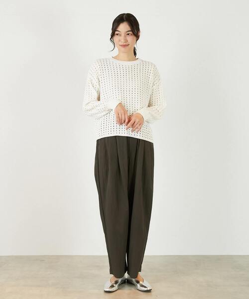 MELROSE claire(メルローズ クレール)の「【微光沢のリリヤーンケーブル透かし柄ニット】(ニット/セーター・レディース・ブルー/ホワイト/ブラウン・FREE)」の4枚目の写真