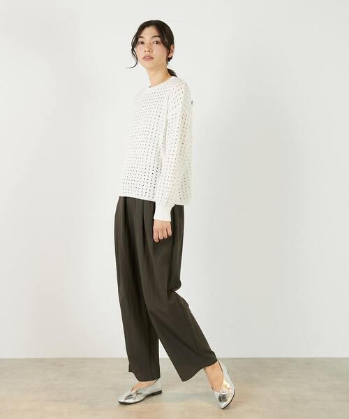 MELROSE claire(メルローズ クレール)の「【微光沢のリリヤーンケーブル透かし柄ニット】(ニット/セーター・レディース・ブルー/ホワイト/ブラウン・FREE)」の5枚目の写真