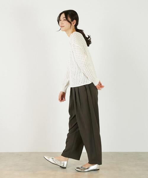 MELROSE claire(メルローズ クレール)の「【微光沢のリリヤーンケーブル透かし柄ニット】(ニット/セーター・レディース・ブルー/ホワイト/ブラウン・FREE)」の6枚目の写真