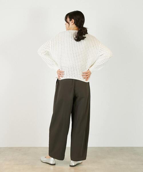 MELROSE claire(メルローズ クレール)の「【微光沢のリリヤーンケーブル透かし柄ニット】(ニット/セーター・レディース・ブルー/ホワイト/ブラウン・FREE)」の7枚目の写真
