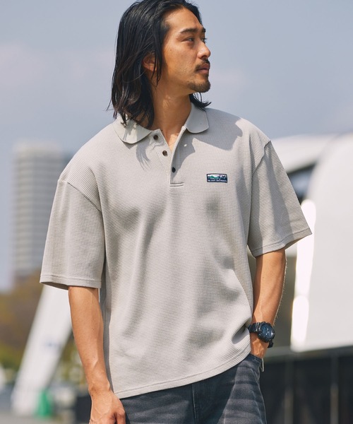 THE CRAFT CREW PRODUCTS（ザクラフトクループロダクツ）の「【UNNOTICEシリーズ】ファンクショナルファブリック ヘビーワッフル オーバーサイズ 半袖ポロシャツ / 抗菌防臭・UVカット【THE CRAFT CREW PRODUCTS】（ポロシャツ・メンズ・アッシュグレー/オフホワイト/ブラック/グレイッシュベージュ/ダークネイビー/チャコール・S/M/L）」の5枚目の写真