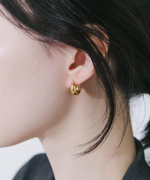 SMELLY(スメリー)の「ステンレスプックリミニフープピアス(ピアス(両耳用)・レディース・ゴールド/シルバー・-)」の3枚目の写真