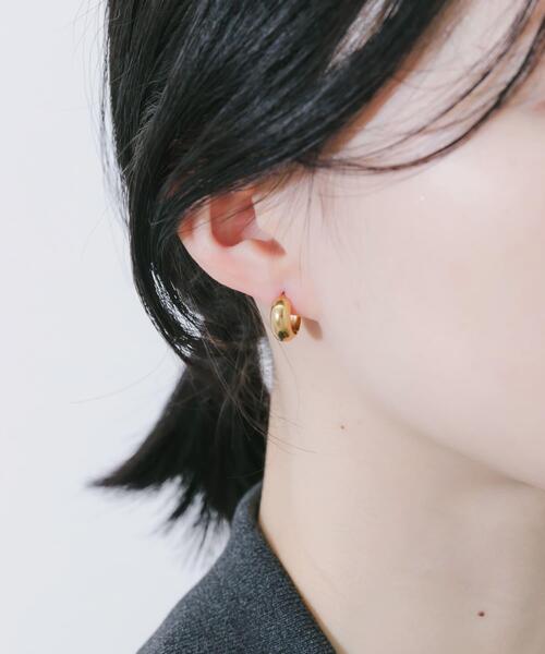 SMELLY(スメリー)の「ステンレスプックリミニフープピアス(ピアス(両耳用)・レディース・ゴールド/シルバー・-)」の4枚目の写真