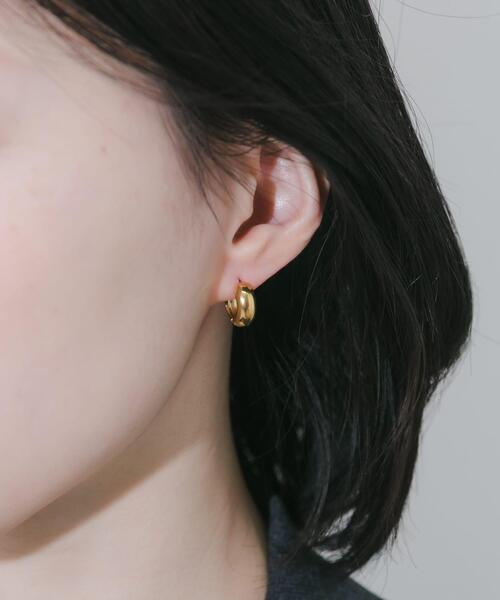 SMELLY(スメリー)の「ステンレスプックリミニフープピアス(ピアス(両耳用)・レディース・ゴールド/シルバー・-)」の7枚目の写真