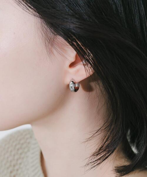 SMELLY(スメリー)の「ステンレスプックリミニフープピアス(ピアス(両耳用)・レディース・ゴールド/シルバー・-)」の14枚目の写真
