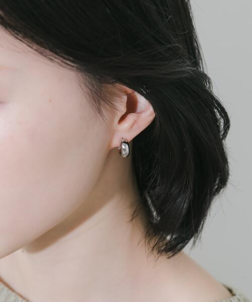 SMELLY(スメリー)の「ステンレスプックリミニフープピアス(ピアス(両耳用)・レディース・ゴールド/シルバー・-)」の15枚目の写真