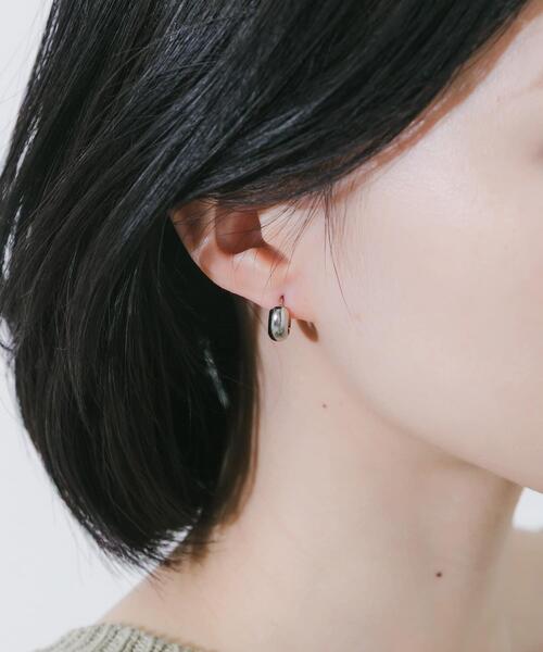 SMELLY(スメリー)の「ステンレスプックリミニフープピアス(ピアス(両耳用)・レディース・ゴールド/シルバー・-)」の16枚目の写真