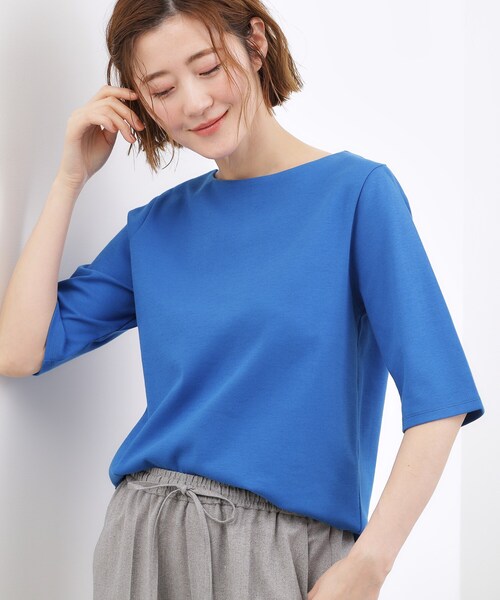 grove（グローブ）の「【二の腕カバー/すっきり見え・抗菌防臭/UVカット】きちんと素材のボートネックTシャツ（Tシャツ/カットソー・レディース・ライトグレー/ブラック/オフホワイト/ホワイト系5/ブルー系その他・02/03/01/04/05）」の5枚目の写真