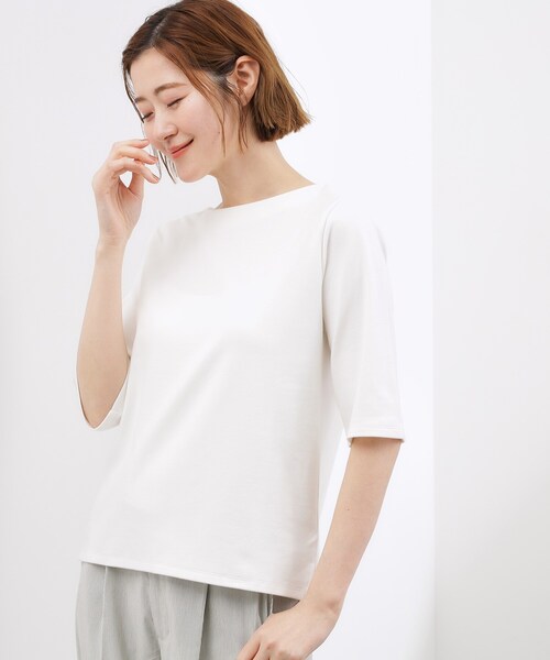 grove（グローブ）の「【二の腕カバー/すっきり見え・抗菌防臭/UVカット】きちんと素材のボートネックTシャツ（Tシャツ/カットソー・レディース・ライトグレー/ブラック/オフホワイト/ホワイト系5/ブルー系その他・02/03/01/04/05）」の6枚目の写真