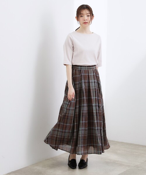 grove（グローブ）の「【二の腕カバー/すっきり見え・抗菌防臭/UVカット】きちんと素材のボートネックTシャツ（Tシャツ/カットソー・レディース・ライトグレー/ブラック/オフホワイト/ホワイト系5/ブルー系その他・02/03/01/04/05）」の11枚目の写真