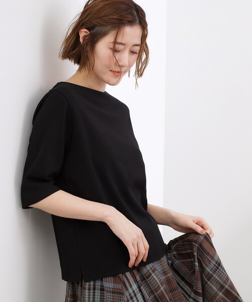 grove（グローブ）の「【二の腕カバー/すっきり見え・抗菌防臭/UVカット】きちんと素材のボートネックTシャツ（Tシャツ/カットソー・レディース・ライトグレー/ブラック/オフホワイト/ホワイト系5/ブルー系その他・02/03/01/04/05）」の15枚目の写真