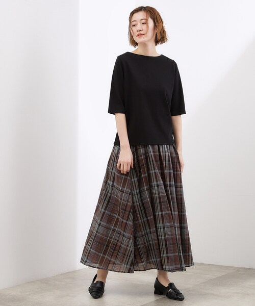 grove（グローブ）の「【二の腕カバー/すっきり見え・抗菌防臭/UVカット】きちんと素材のボートネックTシャツ（Tシャツ/カットソー・レディース・ライトグレー/ブラック/オフホワイト/ホワイト系5/ブルー系その他・02/03/01/04/05）」の16枚目の写真