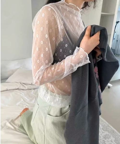 Vipoa(ヴィポア)の「小花柄チュールシアートップス(Tシャツ/カットソー・レディース・ホワイト・FREE)」の7枚目の写真