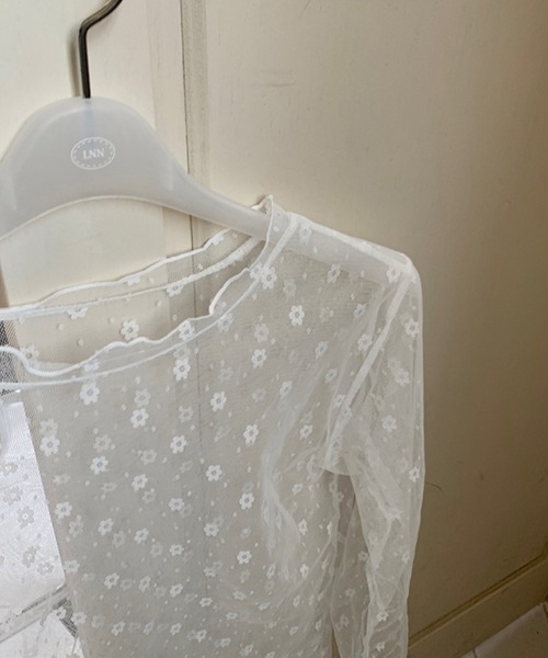 Vipoa(ヴィポア)の「小花柄チュールシアートップス(Tシャツ/カットソー・レディース・ホワイト・FREE)」の14枚目の写真