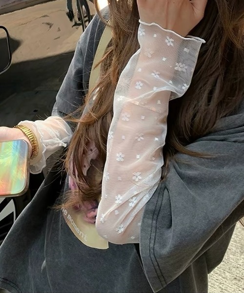 Vipoa(ヴィポア)の「小花柄チュールシアートップス(Tシャツ/カットソー・レディース・ホワイト・FREE)」の21枚目の写真