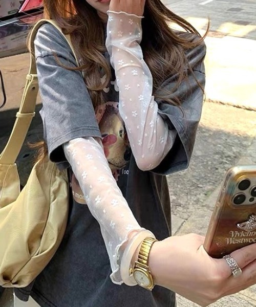 Vipoa(ヴィポア)の「小花柄チュールシアートップス(Tシャツ/カットソー・レディース・ホワイト・FREE)」の22枚目の写真