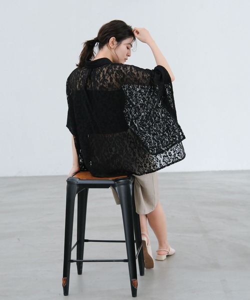 LAKOLE(ラコレ)の「レースポンチョシャツ / 663220(シャツ/ブラウス・レディース・アイボリー/ブラック/ライトブルー・FREE)」の4枚目の写真