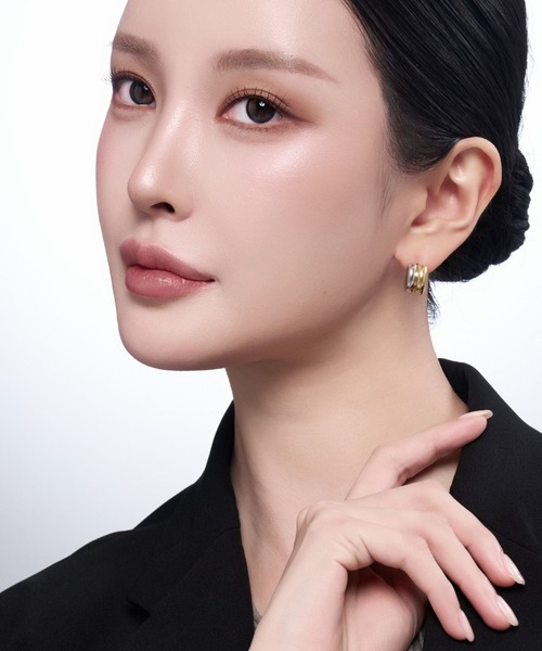 Lyvi(ライビィ)の「バイカラー / Dewy Bold Pierce-Contrast Edition / 金属アレルギー対応(ピアス(両耳用)・レディース・ゴールド系その他・FREE)」の4枚目の写真