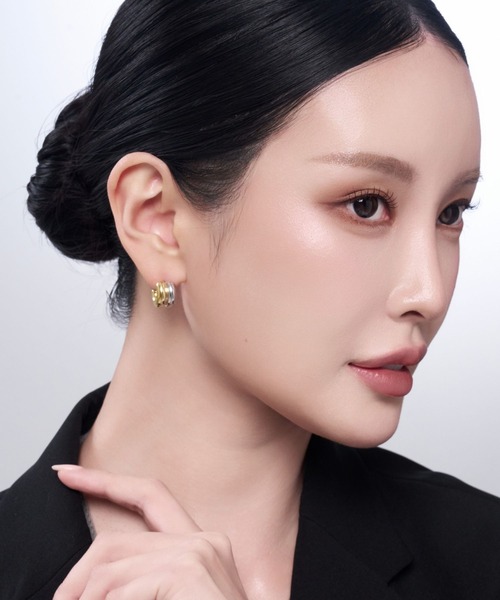 Lyvi(ライビィ)の「バイカラー / Dewy Bold Pierce-Contrast Edition / 金属アレルギー対応(ピアス(両耳用)・レディース・ゴールド系その他・FREE)」の5枚目の写真