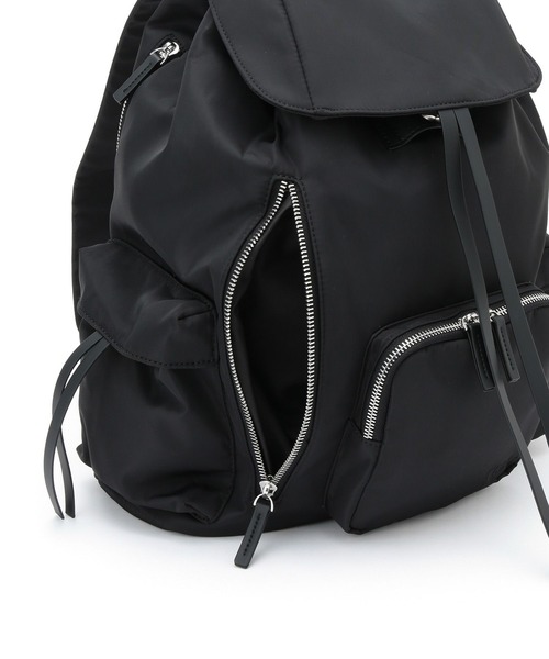 ADAM ET ROPE'（アダムエロペ）の「【WEB限定】フラップポケットリュックサック（バックパック/リュック・レディース・ブラック・FREE）」の4枚目の写真