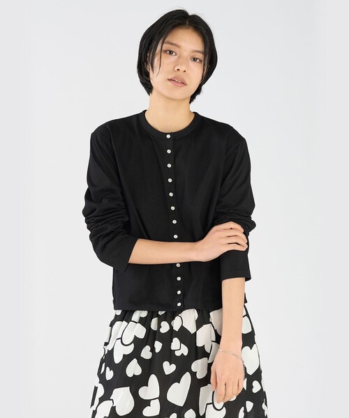 agnes b.(アニエスベー)の「オーガニックコットン 長袖 カーディガンプレッション ”Le Classique”(カーディガン/ボレロ・レディース・ブラック・3/2/1)」の2枚目の写真
