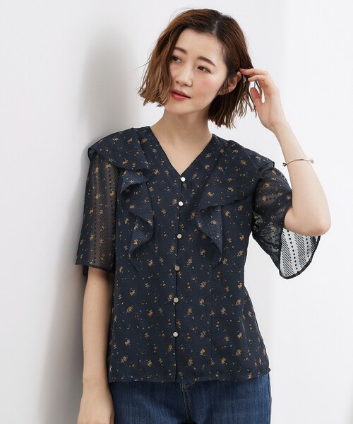 grove(グローブ)の「【二の腕カバー・お仕事◎】フラワープリントブラウス(シャツ/ブラウス・レディース・ブラック系/ベージュ系その他4・02/01/03/04)」の1枚目の写真