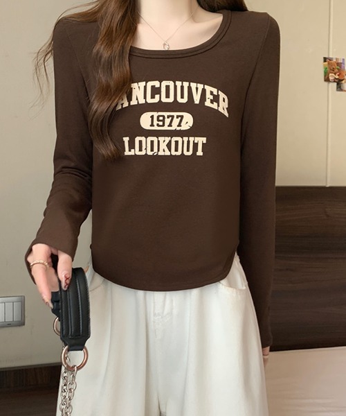 2ly2(トゥーリートゥー)の「ヴィンテージロゴ 長袖トップス(Tシャツ/カットソー・レディース・ベージュ/ボルドー/ブラウン・FREE)」の4枚目の写真