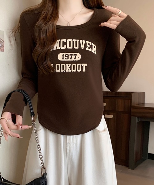 2ly2(トゥーリートゥー)の「ヴィンテージロゴ 長袖トップス(Tシャツ/カットソー・レディース・ベージュ/ボルドー/ブラウン・FREE)」の5枚目の写真