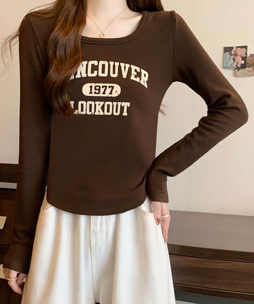 2ly2(トゥーリートゥー)の「ヴィンテージロゴ 長袖トップス(Tシャツ/カットソー・レディース・ベージュ/ボルドー/ブラウン・FREE)」の6枚目の写真