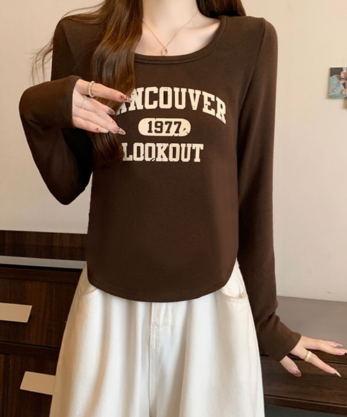 2ly2(トゥーリートゥー)の「ヴィンテージロゴ 長袖トップス(Tシャツ/カットソー・レディース・ベージュ/ボルドー/ブラウン・FREE)」の7枚目の写真
