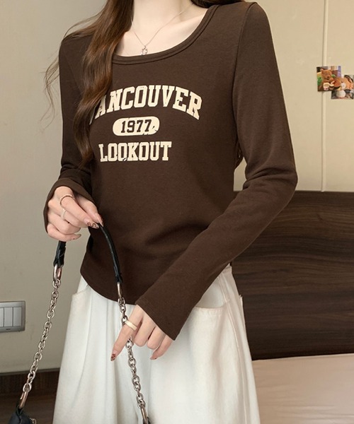 2ly2(トゥーリートゥー)の「ヴィンテージロゴ 長袖トップス(Tシャツ/カットソー・レディース・ベージュ/ボルドー/ブラウン・FREE)」の8枚目の写真