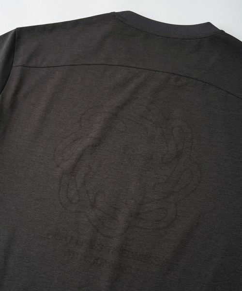 BUTTON SEOUL(ボタンソウル)の「エアフロー メッシュパネル ポリエステル ショートスリーブ (ベージュ/ブラック)(Tシャツ/カットソー・メンズ・ベージュ/ブラック・LARGE/X-LARGE/MEDIUM)」の6枚目の写真