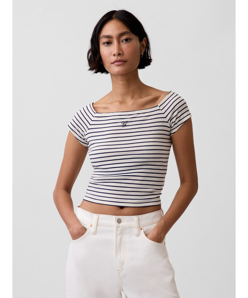 GAP(ギャップ)の「クロースニット ジャージー オフショルダー クロップドTシャツ(Tシャツ/カットソー・レディース・ホワイト/ブラック/ブラック系その他・XS/S/XL/M/L/XXS)」の3枚目の写真